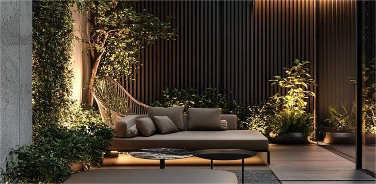 Ánh sáng sân vườn lễ hội tại góc thư giãn nhỏ cạnh nhà