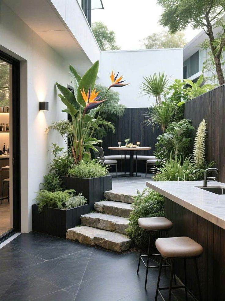 Cây trồng phù hợp khí hậu cho sân vườn biệt thự hiện đại