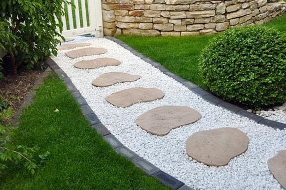 Đá Sỏi Trang Trí Sân Vườn Mang Lại Sự Tinh Tế Cho Kiến Trúc Cảnh Quan 2 Đá sỏi trang trí sân vườn làm lối đi kết hợp phiến đá bước dặm