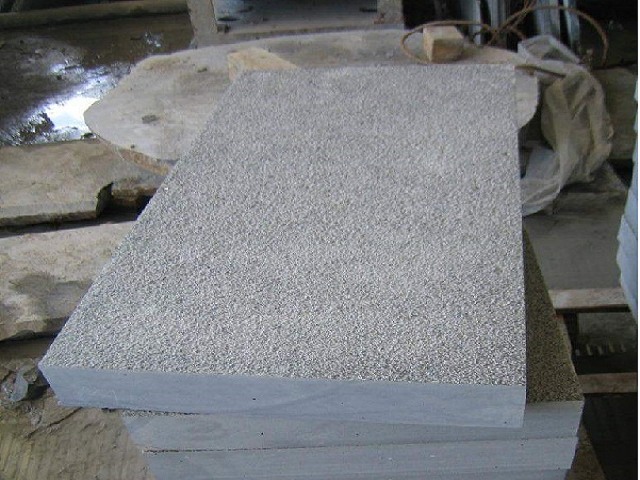 Đá bazan lát sân vườn biệt thự, chống trơn trượt hiệu quả

