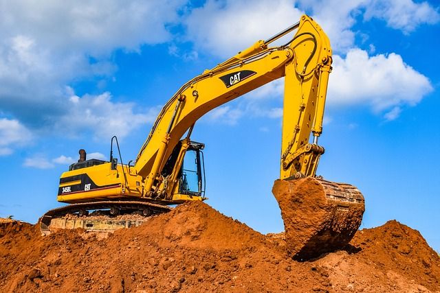 Checklist Trước Khi Thi Công Sân Vườn: 15 Hạng Mục Bắt Buộc 2026 3 San nền và đào rãnh thoát nước khi thi công sân vườn