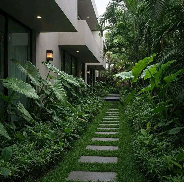 Thiết kế sân vườn đón năm mới với lối đi xanh mát