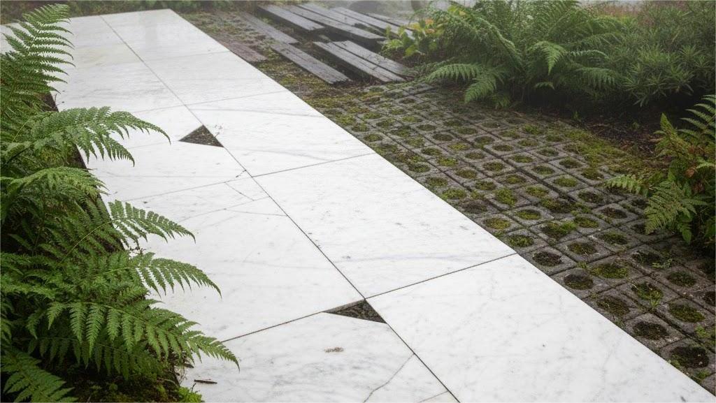 Vật liệu ngoài trời chống trơn cho lối đi sân vườn ẩm